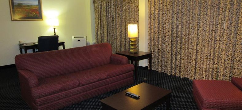 Atrium Hotel And Conference Center Hutchinson